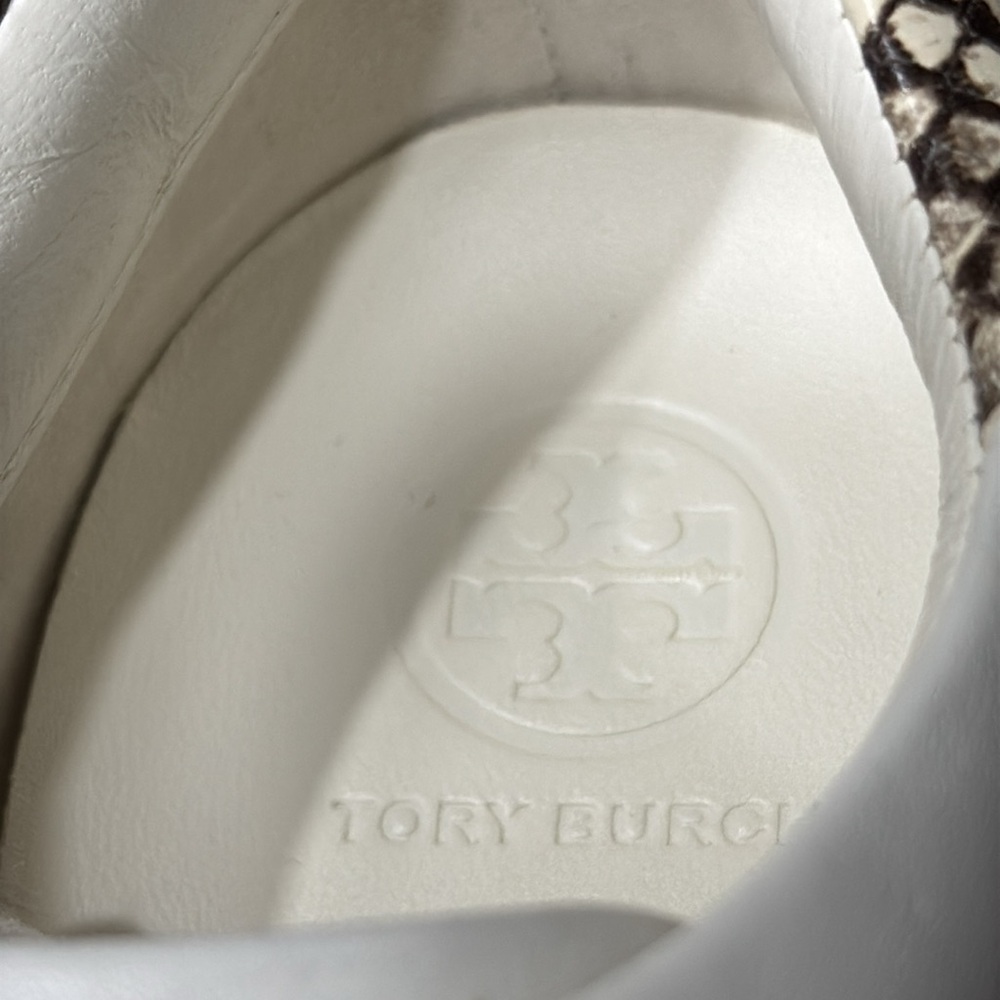 EUC Tory Burch Leigh T-Logo Leather Sneaker Roccia - Picture 9 of 12